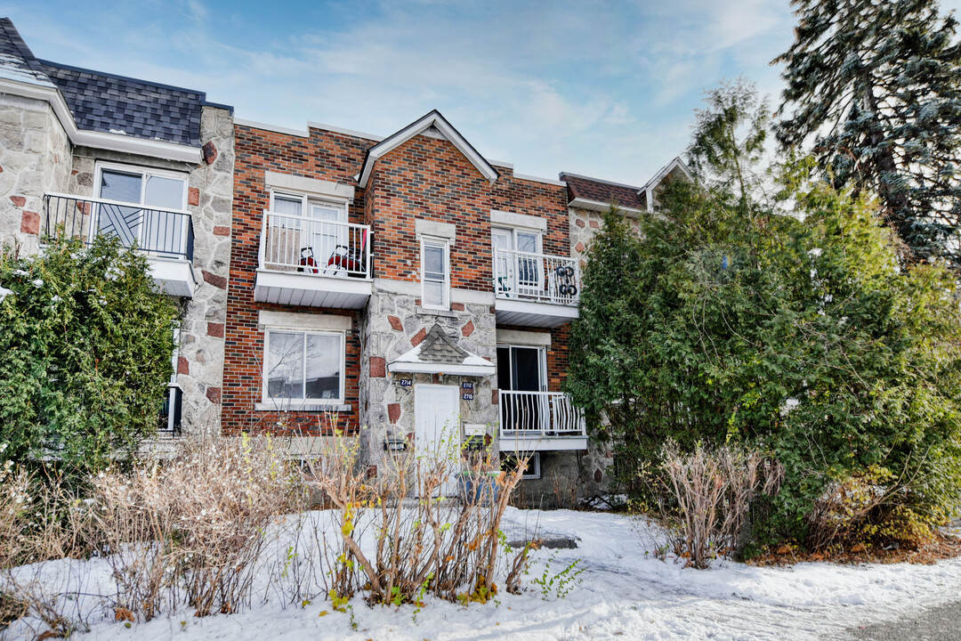 2710 Sherbrooke Rue E in Montréal, QC - Building Photo