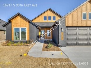 16217 S 90th E Ave in Bixby, OK - Foto de edificio - Building Photo