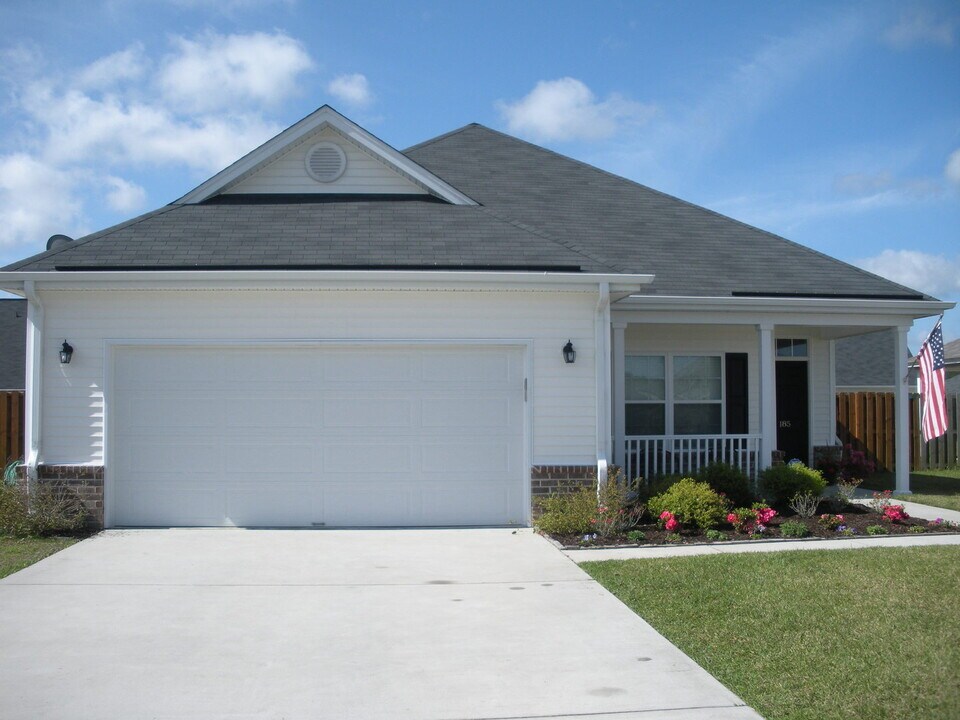 185 Red Oak Dr in Richmond Hill, GA - Building Photo