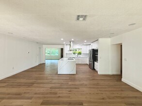 346 Suwanee Ave in Sarasota, FL - Building Photo - Building Photo