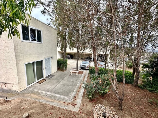 5725 Linda Vista Rd in San Diego, CA - Building Photo - Building Photo