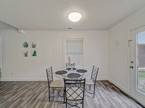 416 W 9th St in Dallas, TX - Foto de edificio - Building Photo