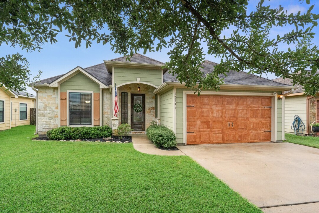 12731 Pine Woods St in Tomball, TX - Building Photo