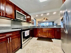 500 Lunalilo Home Rd in Honolulu, HI - Building Photo - Building Photo
