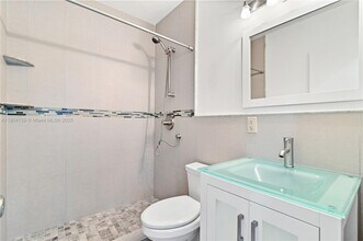 2821 NE 15th Terrace in Wilton Manors, FL - Building Photo - Building Photo