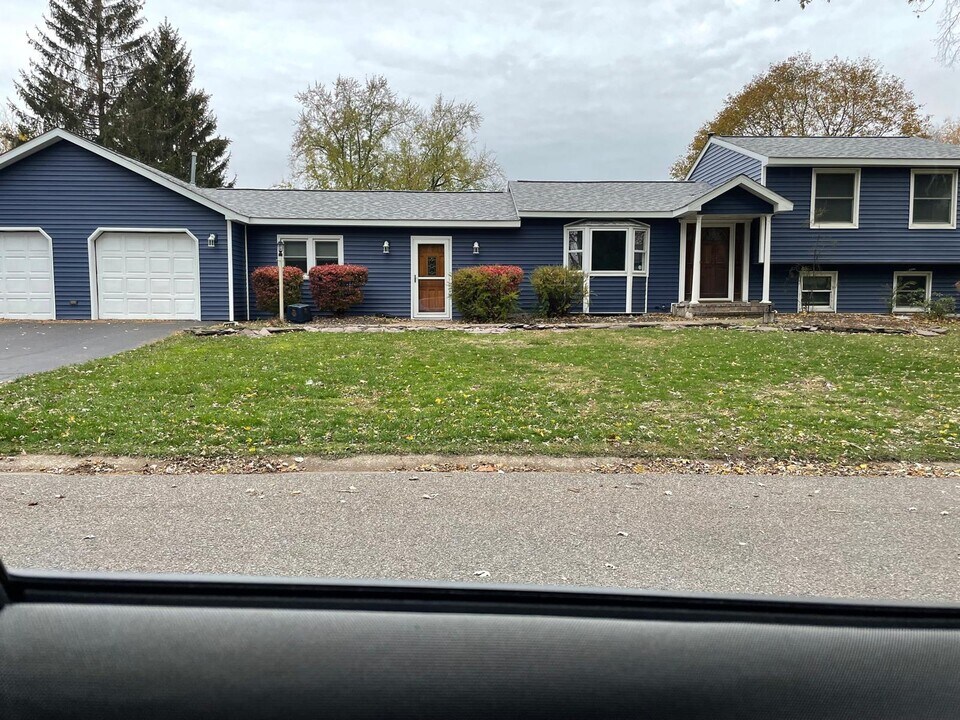 518 Rita Dr in Syracuse, NY - Building Photo