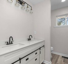 960 Soaring Dr NE in Marietta, GA - Building Photo