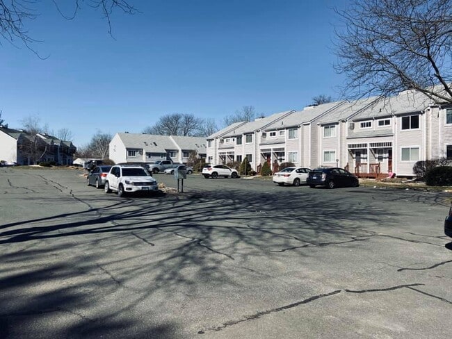 70 Old Town Rd, Unit 354 in Vernon, CT - Foto de edificio - Building Photo