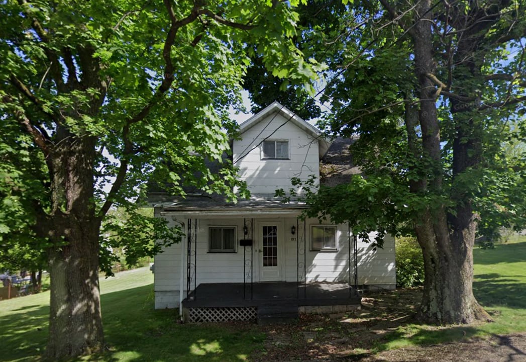 197 Searight Ave in Uniontown, PA - Building Photo
