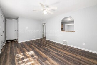 1790 E Cooke Rd in Columbus, OH - Foto de edificio - Building Photo