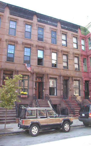358 W 121st St in New York, NY - Foto de edificio