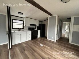 4614 E Old Trail Rd in Columbia City, IN - Building Photo