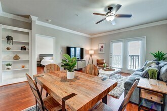 2400 McCue Rd, Unit 448 in Houston, TX - Building Photo - Building Photo