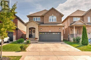 23 Colorado Blvd in Hamilton, ON - Building Photo