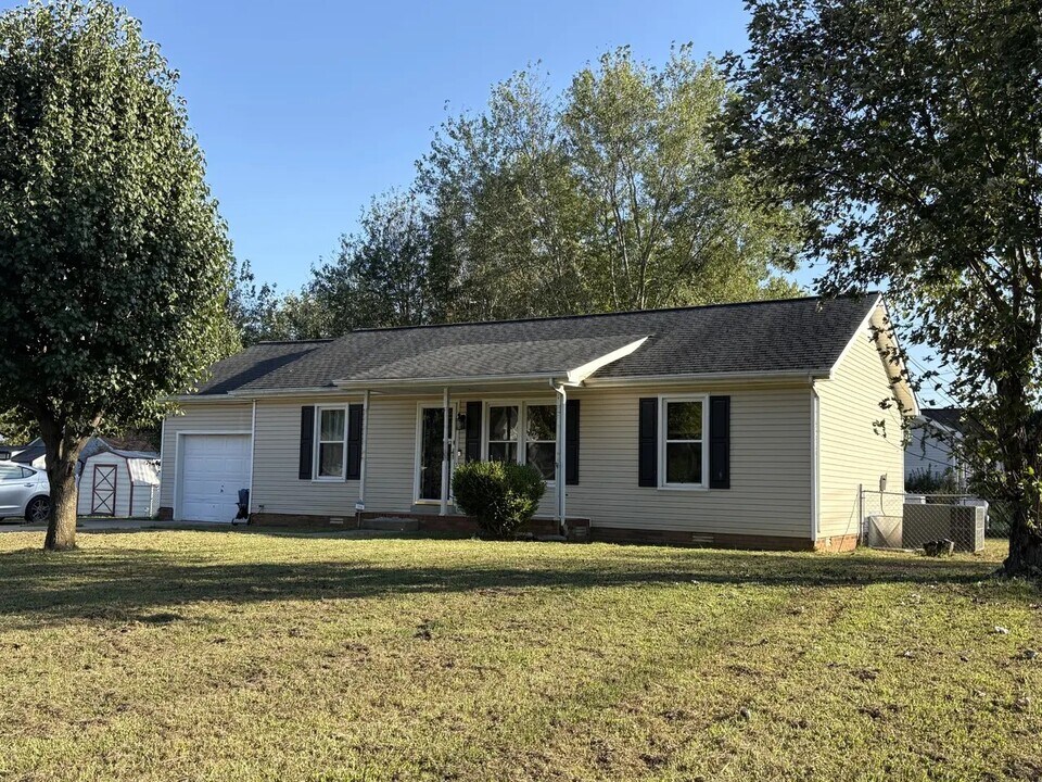 738 Spees Dr in Clarksville, TN - Foto de edificio