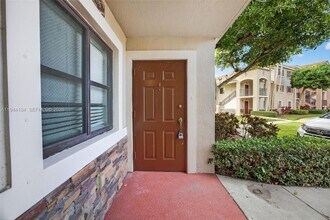 22901 SW 88th Pl in Cutler Bay, FL - Foto de edificio - Building Photo