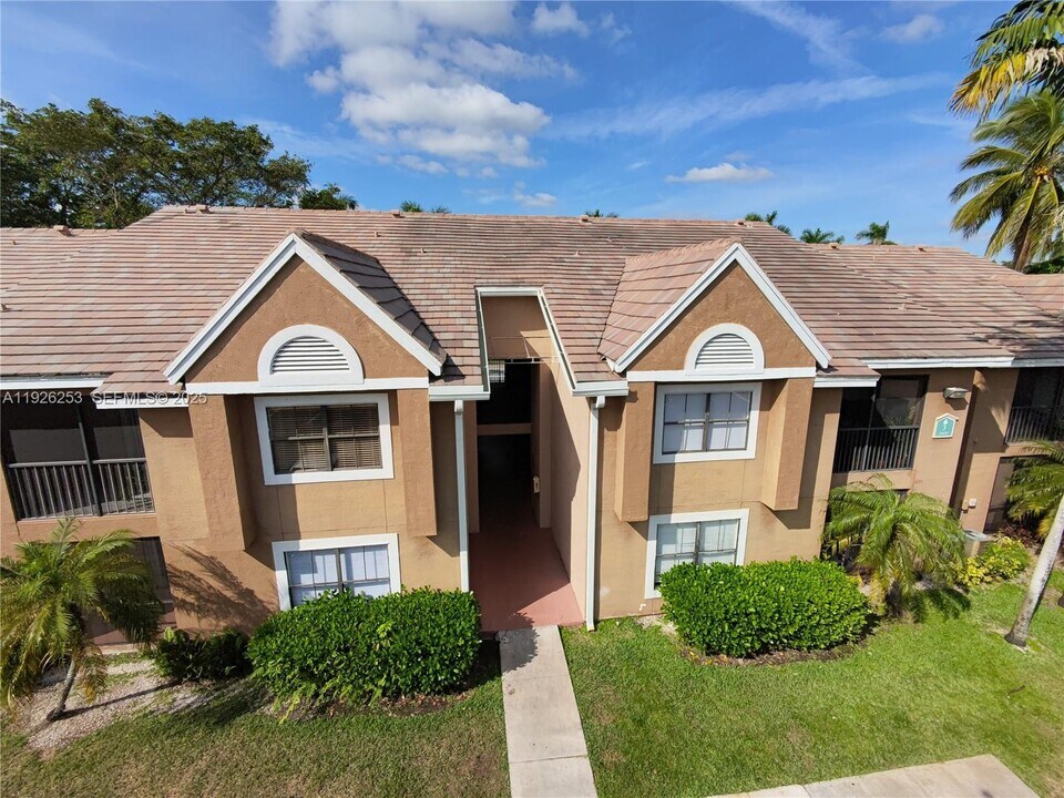 10670 SW 156th Pl in Miami, FL - Building Photo