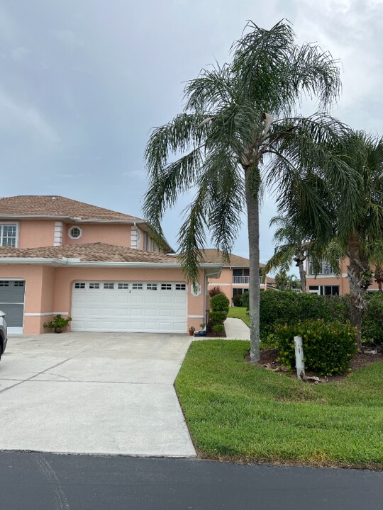 20068 Lake Vista Cir N in Lehigh Acres, FL - Building Photo