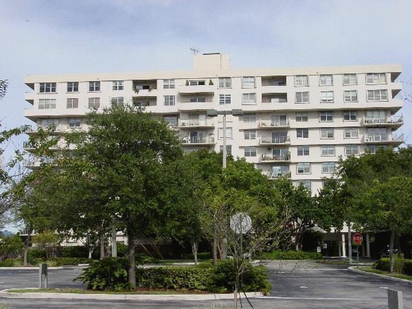 Runaway Bay Condominium in Fort Lauderdale, FL - Building Photo - Building Photo