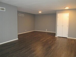 10372 Forest Brook Ln in St. Louis, MO - Building Photo - Building Photo