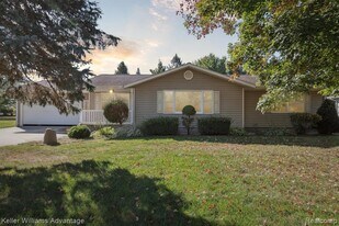 245 Lynbrook Dr in Coldwater, MI - Building Photo