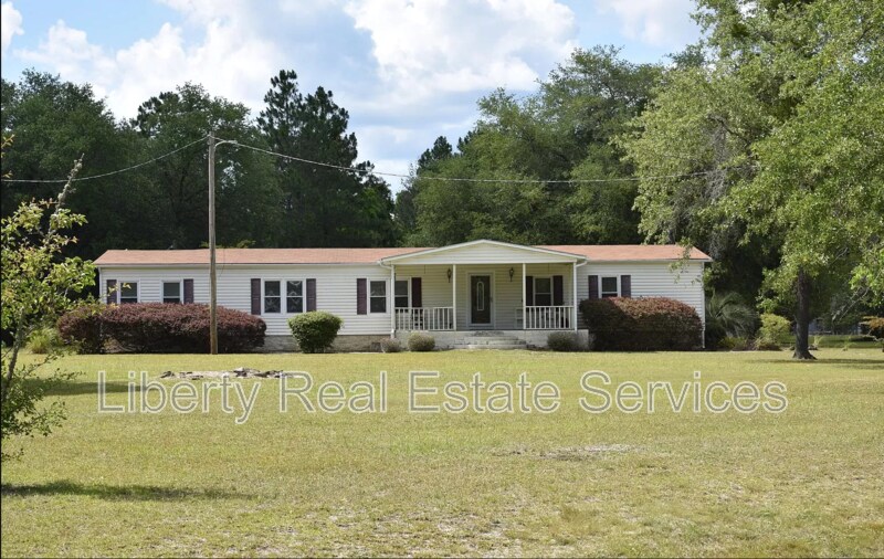 1102 Ruben Wells Rd in Hinesville, GA - Building Photo