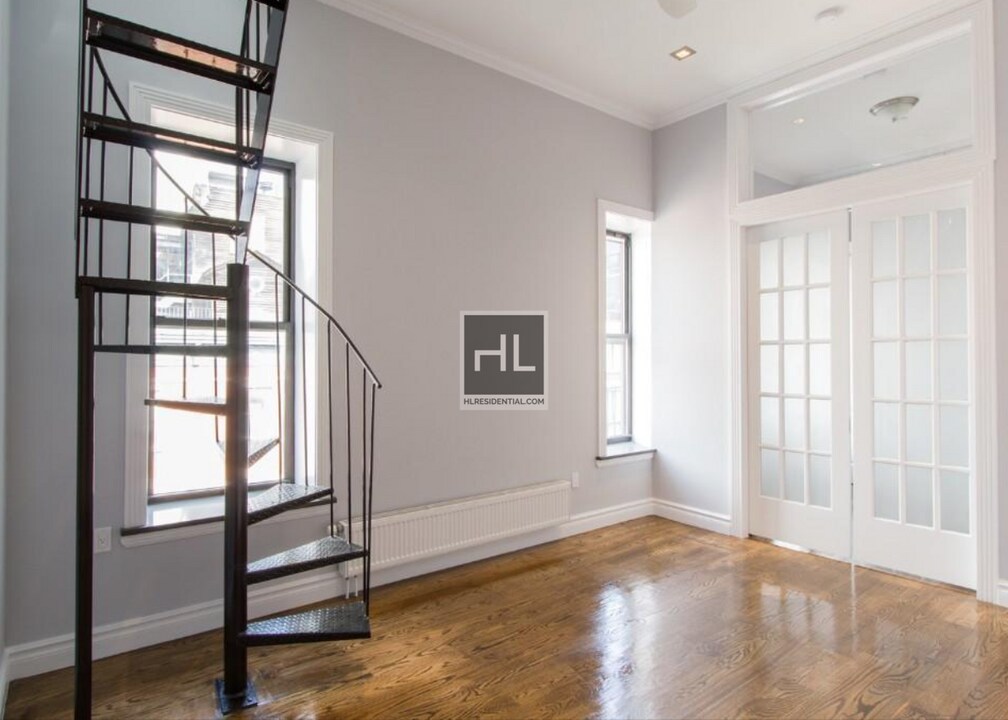 E 13TH ST. in New York, NY - Building Photo
