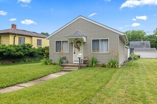 803 S 101st St in West Allis, WI - Building Photo