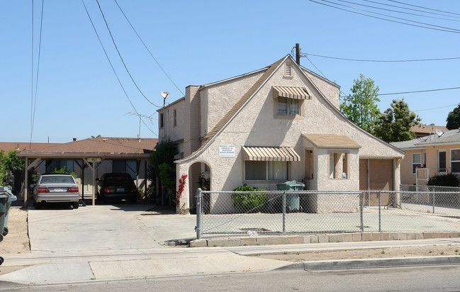 453 Hill St in Oxnard, CA - Foto de edificio - Building Photo