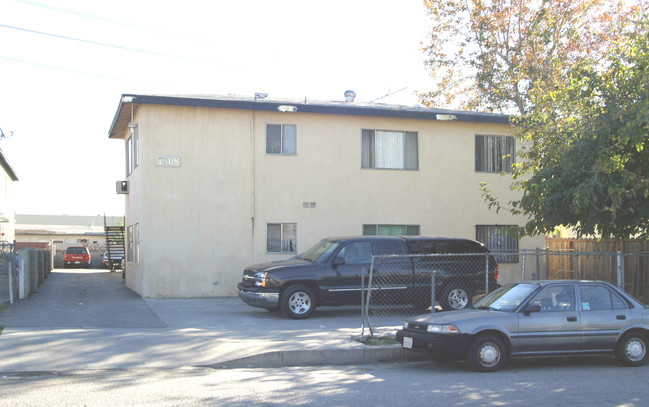 7308 Hinds Ave in North Hollywood, CA - Foto de edificio - Building Photo