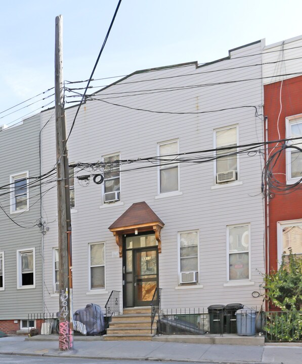 6811 Forest Ave in Ridgewood, NY - Building Photo