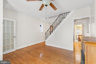 345 W Mt Pleasant Ave in Philadelphia, PA - Building Photo - Building Photo