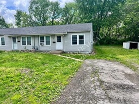 111 S Annie St in Olathe, KS - Building Photo