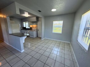 15330 NW 31st Ave in Opa Locka, FL - Building Photo - Building Photo