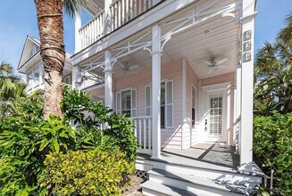 924 Hemingway Cir in Tampa, FL - Foto de edificio - Building Photo