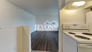 Twin Oaks in Lakewood, WA - Building Photo - Building Photo