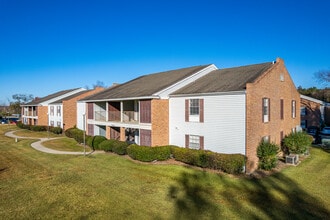 Bayou Park Apartments in Monroe, LA - Building Photo - Building Photo