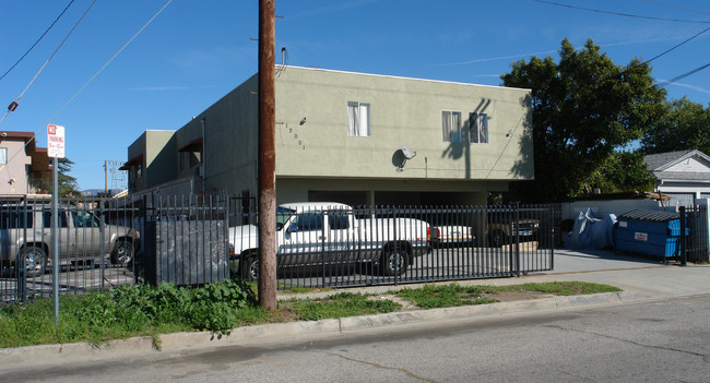 12001 Valerio St in North Hollywood, CA - Foto de edificio - Building Photo