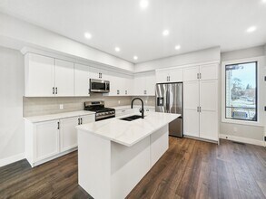 2600-2628 28 Ave SW in Calgary, AB - Building Photo - Building Photo