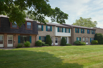 Stoney Creek Apartments in Greece, NY - Foto de edificio - Building Photo