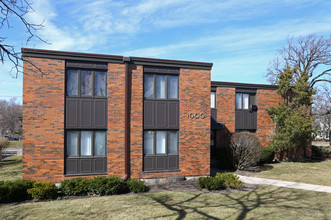 1000 Waukegan Rd in Deerfield, IL - Building Photo - Building Photo