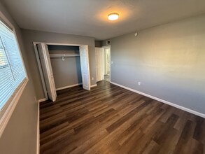 2561 NW 135th St, Unit 10 in Miami, FL - Building Photo - Building Photo