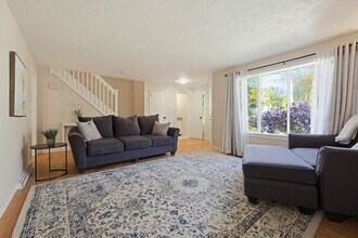 103 Metropolitan Ave in Ashland, MA - Building Photo - Building Photo