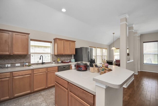 3311 Raintree Village Dr