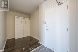 120 Dallimore Cir in Toronto, ON - Building Photo - Building Photo