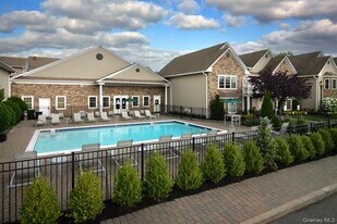 2200 Dolphin Ln in Holbrook, NY - Building Photo
