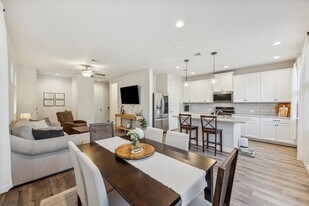 9804 Rugged Oaks Dr in Houston, TX - Building Photo