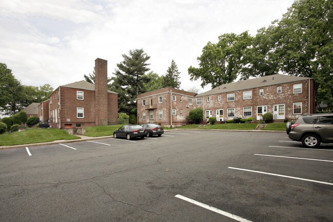 Bergen Properties in Fair Lawn, NJ - Foto de edificio - Building Photo