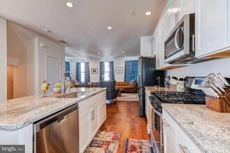 10 Manchester Dr in Hatboro, PA - Building Photo - Building Photo