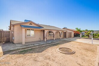 8107 W College Dr in Phoenix, AZ - Building Photo - Building Photo